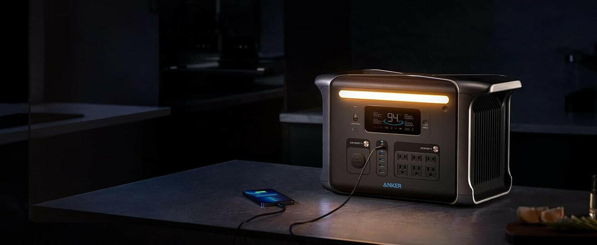 Anker SOLIX F1200 Solar Generator + 200W Solar Panel.