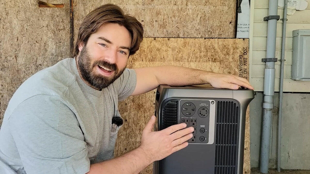 Anker SOLIX F3800 Solar Generator + 400W Solar Panel.