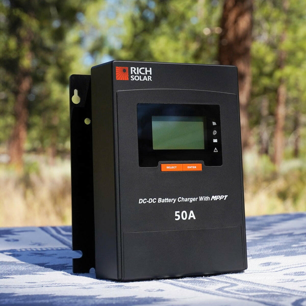 Rich Solar 50 A DC to DC Lithium Battery Alternator Charger with MPPT.